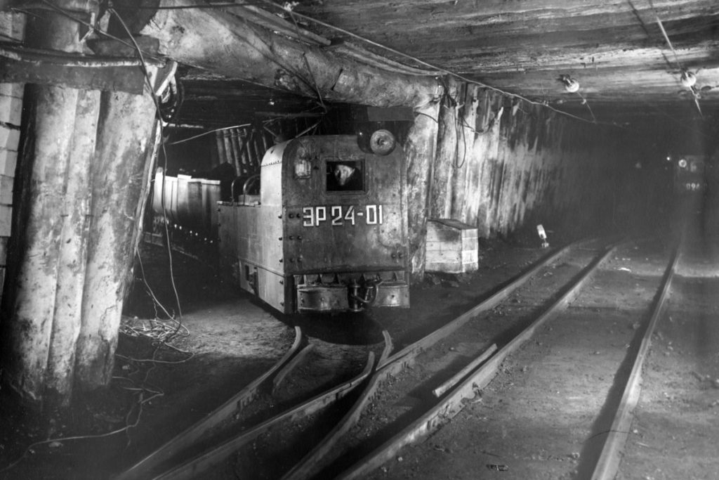 1944-g.-leto_shahta.elektrovoz-0_140-1024x683.jpg